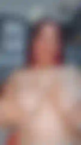 Deine milch auf meinen titten sieht göttlich aus.