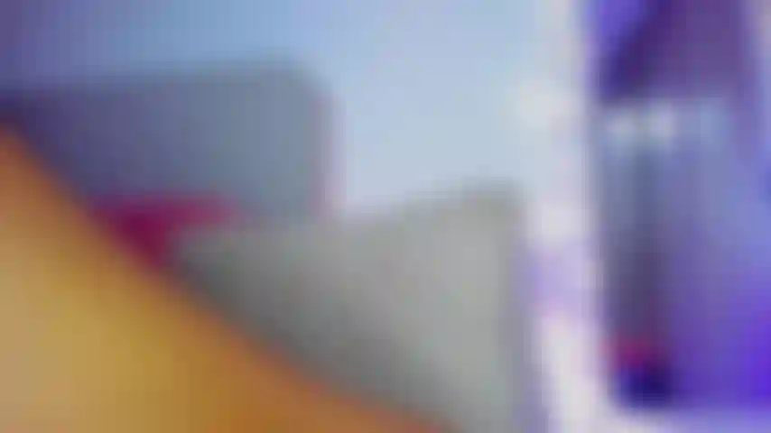Sexy striptease, ich werde dich reizen, um meinen arsch in dein gesicht zu schieben, lass mich mich ausziehen und dir zeigen, wo du abspritzen wirst, während ich meine muschi ficke.