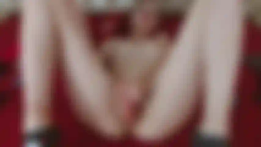 Schau, wie der dildo satt durch meine vagina geht.