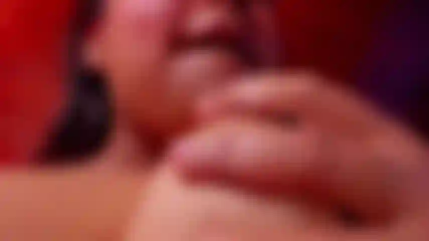 Lecke für dich meine großen brüste!