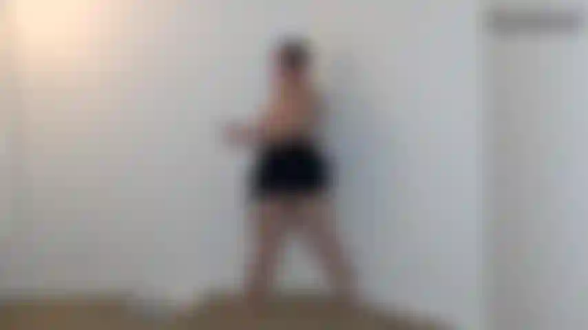 Enge kleidung, striptease, großer arsch, joi – hol deinen schwanz raus, darryl, und folge meiner hand, die gegen meinen arsch schlägt. Ich gebe dir jedes mal eine pause, wenn ich ein kleidungsstück ausziehe. Kannst du es bis zum countdown schaffen oder werden meine kurven zu viel für dich sein?