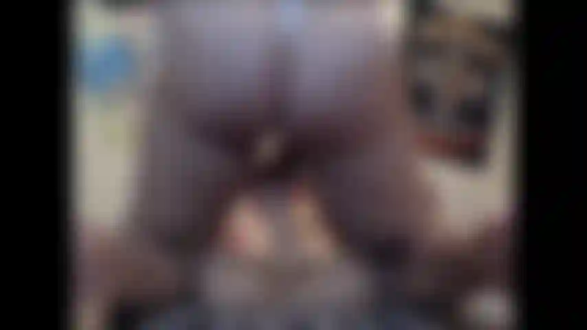 Schleuderfahrt - benutzerdefiniertes video, in dem ich einen schleuderbikini trage, ein geschenk von ihnen, und mein lieblingsspielzeug rockig reite, bis ich komme. Ich vergesse nie, ihn direkt danach sauber zu lecken ... Nicht hd.