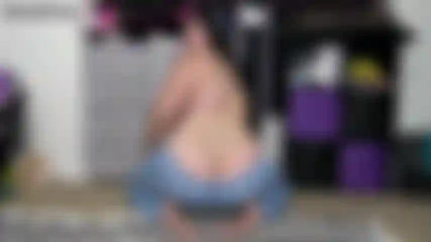 Arschspaltung, schnelle freude, du liebst meinen arsch nackt und in jeans, also zeige ich ihn halb offen in engen jeanshosen. Ich möchte, dass du tust, was ich sage und dir zeige, wie du deinen schwanz an meinen dicken arsch streichelst. Komme nicht, bis ich dich heruntergezählt habe! Ich liebe es, deine orgasmen zu kontrollieren.