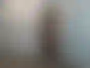 Die für einen perversen posiert – ich komme rein und posiere vorgebeugt, damit du dir einen runterholen kannst. Beine gerade auseinander und dann zusammen. Zuerst in shorts und bikinioberteil, dann in einem einteiler und öl. Beide in high heels!