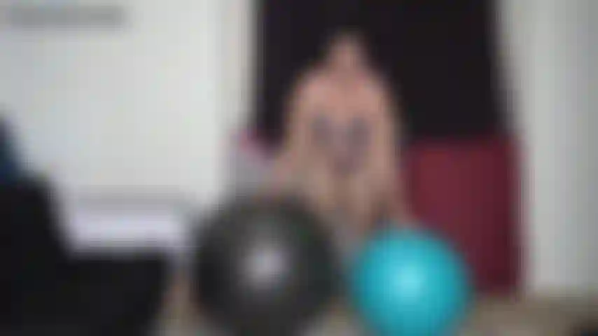 Big yoga ball bbw booty bounce – ich habe einen noch größeren ball gefunden, auf dem ich meine großen wangen hüpfen kann. Dieses mal muss ich mich nicht zurückhalten, da es meinem gesamten gewicht standhalten sollte. Teste es nur in meinem calvin-klein-bh- und tanga-höschen-set, um meine wangen zu sehen.