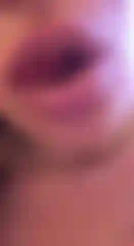 Lippen spielen.