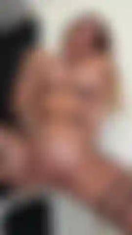 Neues sexy outfit ohne höschen, bereit dich verrückt zu machen.. Ein neues sexy dessous, ohne höschen und bereit, dich in den wahnsinn zu treiben...