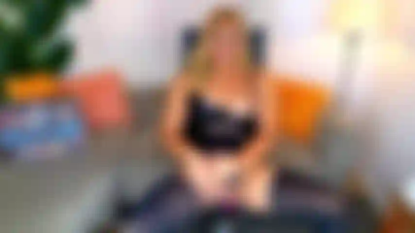 Ich reibe meinen riesigen geilen schwanz, bis ich über meinen sexy körper abspritze!