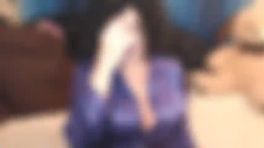 Satin-fetisch, oder wenn du morgens mit einem ständer aufwachst und statt sex mit deiner frau zu haben, erfährst du, dass deine schwiegermutter in satin gehüllt ist. Satinhöschen und bh, hemd und sie ist bereit, dich zum abspritzen zu bringen :p.