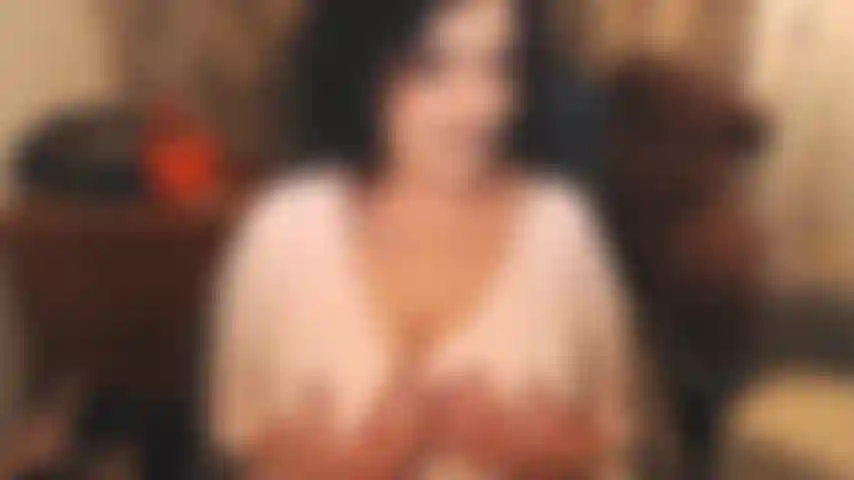 Ich liebe verheiratete schwänze, ich liebe es, eheringe zu sehen, während du dich auf ihren rücken schleichst, um mir deinen schwanz zu wichsen, überall auf meinen wunderbaren reifen titten. Du kannst verheirateten sex haben, aber das ist so verdammt langweilig, nicht wahr? Gib mir diese verheiratete ladung sperma, dann geh!