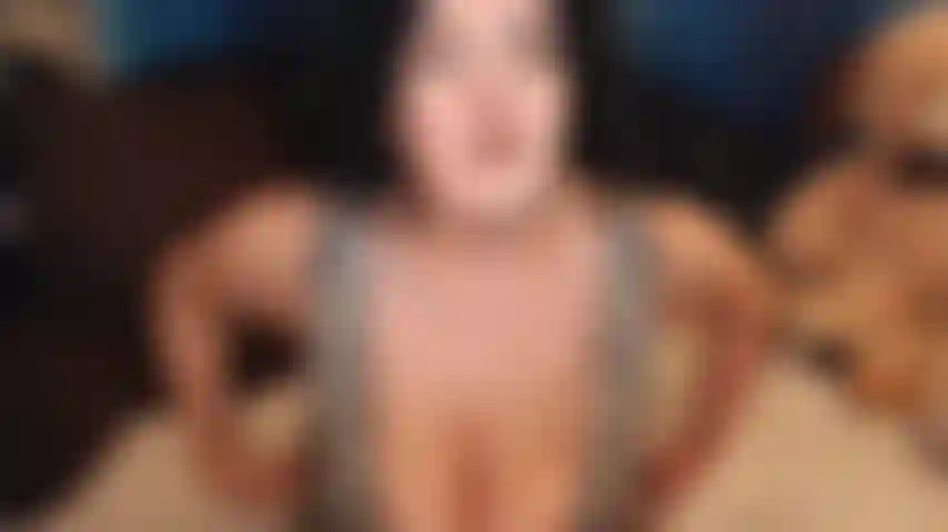 Ziehe mein kleid aus, lutsche an deinem schwanz, wobei jede menge spucke über meine großen, wunderschönen titten tropft, dann klettere ich langsam meinen sexy körper auf dich und reite. Kein cowgirlritt, aber alles auf deinem körper gefaltet, damit du meinen weichen bauch und meine titten auf dir spüren kannst.