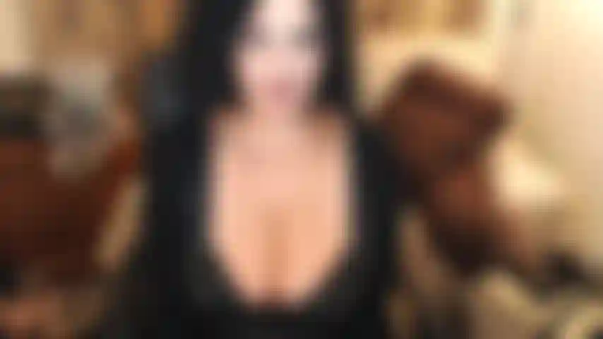 Toine kann es kaum erwarten, dass seine freundin ausgeht. Er liebt sie, aber meine titten sind so viel größer als ihre und hypnotisieren seinen jungen schwanz. Mein dekolleté macht den trick, das spucken, der dirty talk, meine stimme ermutigt ihn, sich zu bewegen und zu bewegen :))).