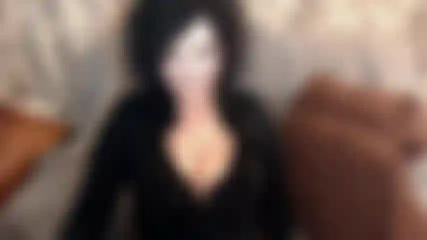 John ist ein neuzugang in meiner sissy-boys/girls-herde :) so verdammt sexy, ich trage netzstrümpfe, ein schulmädchen-outfit, hochhackige schlampenstiefel und schwarzen nagellack. So eine heiße fotze, john. Es hat mir spaß gemacht, mit dir große schwänze zu lutschen :).