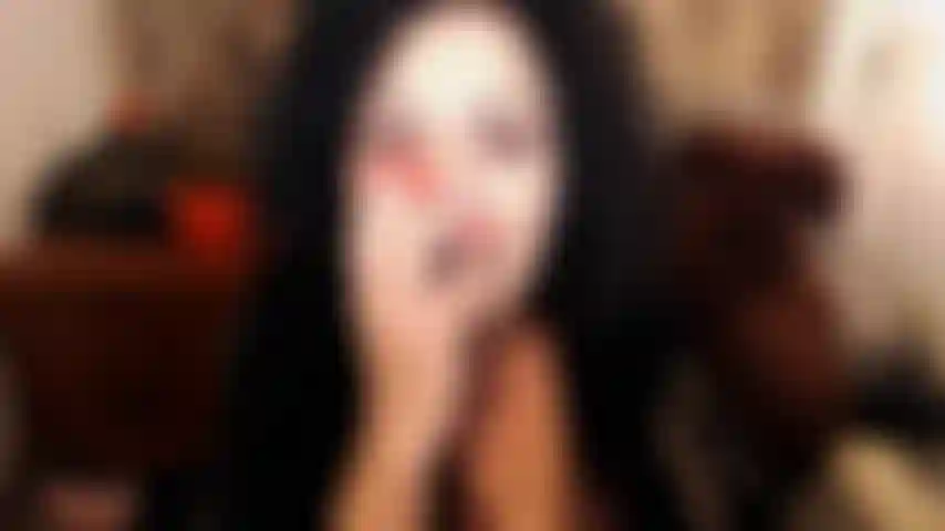 Übernehme gnädigerweise die kontrolle über dich! Ziehe mich bis auf mein sexy bodystocking ohne schritt aus, spreize dich und necke dich mit meinen nylonfüßen, meinem kurvigen körper und meiner köstlichen haarigen fotze. Bitte um meine große ladung sperma mit und überall auf meinem hübschen gesicht und meinen großen titten. Das ist es, süße :).