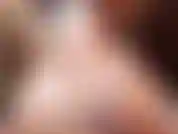 Schlampiger blowjob! Oben ohne, die über einen großen, fetten schwanz sabbert.