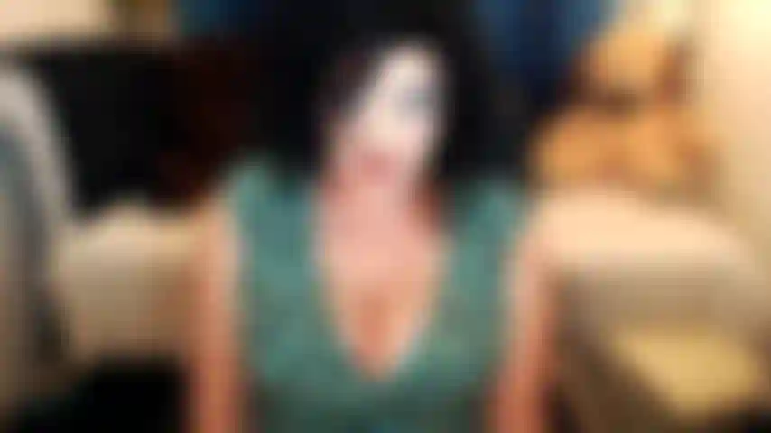 Sexy, kokett, verführerisch, sinnlich, langsam, sexuell, reif, ich liebe es, geliebt, verehrt und gefickt zu werden. Die es liebt zu nehmen und zu geben. Das war so eine tolle zeit. Ich kannte ihn nicht, wir haben einfach geklickt. Ich habe jede sekunde genossen, mmmm, möchtest du mit mir klicken?