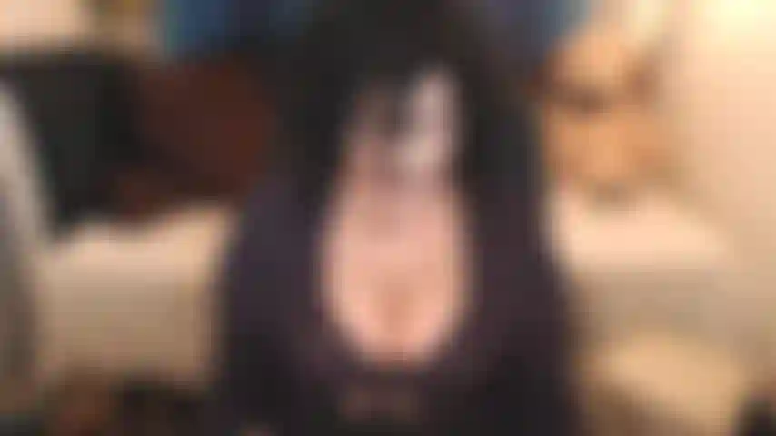 Sexy in lila, trage sexy dessous aus lila spitze, strümpfe, absätze, rauche und ficke zu einem köstlichen orgasmus. Mmmm so gut :).