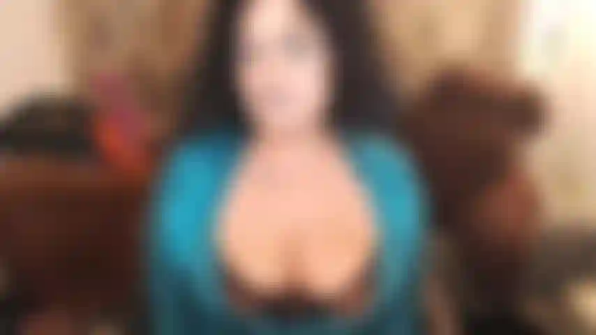 Blue me! Blaues glänzendes kleid, blaues make-up, blauer lippenstift. Blue, die dich verführt. Blue redet schmutzig mit dir. Blau, die mein kleid und meine sexy dessous auszieht. Blau gespreizt, damit du meine fette, haarige fotze genießen kannst. Blaues baby, blau :).