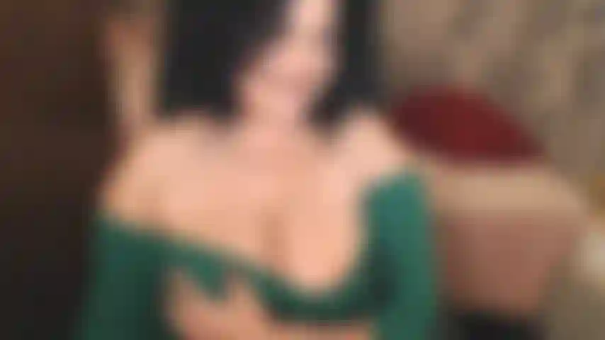 Ich bin so ein guter schwanzkenner, auch schwanzschlampe genannt, haha, dass ich dich nur an der größe und form deines schwanzes erkennen kann. Lass mich diesen sexy mund um deinen schaft wickeln und mich füttern, baby :p.