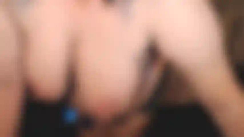 Reiten! Ganz nackt, sexy, die auf einem bbc hüpft. Große natürliche titten, weicher bauch, geiles gesicht, dirty talk. Möchtest du mich oben haben? :).