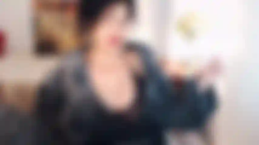 Trainiere mich: p stehe auf, trage einen sexy bodystocking und schüttle diesen großen, schönen körper, hüpfe meine großen titten immer wieder aus meinem top:) schwitzen, stöhnen, flüstern.