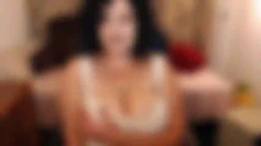 Oben ohne mit leidenschaft über schwänze spricht :) bbc, eine queen-size zu sein, wie viele ich im laufe der jahre in mich geschluckt habe und so. Liebst du schwänze? Magst du schwanzschlampen? Dann ist das für dich :)))).