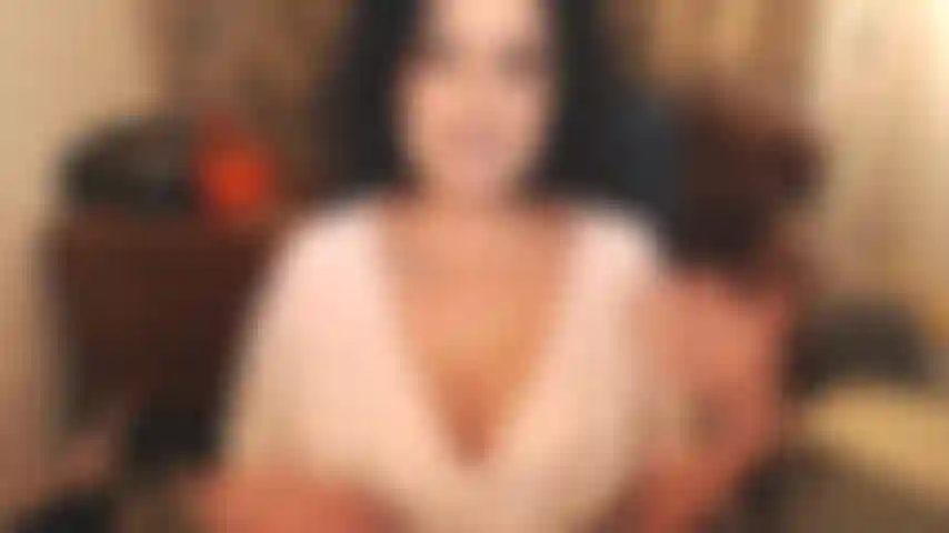 Ich bin so eine sexy milf, eine göttin, so ein sinnlicher fick! Von kopf bis fuß. Nehmen sie sich zeit und sie werden herausfinden, wie frech und perfekt ich bin. Ich lache, rede schmutzig, necke, masturbiere, ich bin großartig und bescheiden, lol.