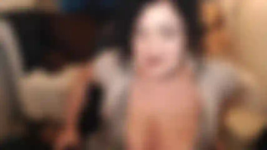 Homewrecking macht mir so viel spaß. Vergiss sie, die versprechungen und so. Lass mich diese hypnotisierenden titten herausziehen, diesen schwanz über diesen ehering wichsen und spüren, wie großartig es ist, mein zu sein. Hehehe.