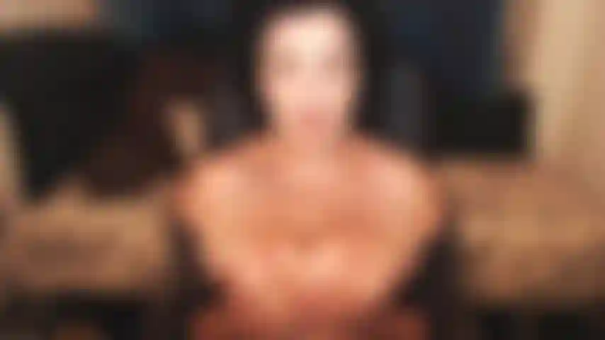 Zwei orgasmen, wenn du mir zeit gibst. Kuschel mit mir, fick mich, wie ich will. Dafür lasse ich mich von dir mit deinem sperma füttern, in den mund, ins gesicht, rein. Es liegt an dir, mann! Lp.