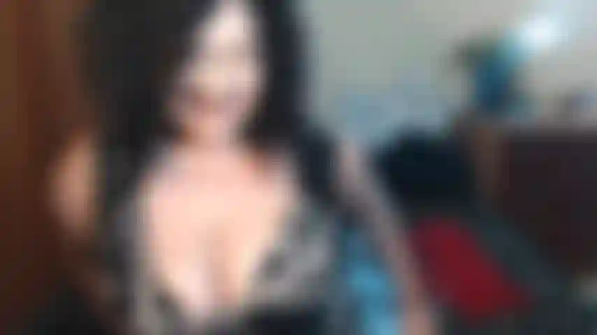 Der postbote sucht meinen mann, aber er ist in meine titten verknallt. Da mein hub beschäftigt ist, lutsche, spreize und beuge ich mich, um das verlangen des jungen mannes zu stillen :).