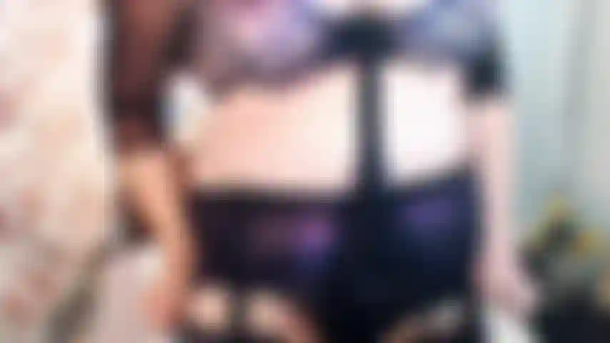 Werfen sie einen blick auf mein neues set lila, sexy dessous, damit sie wissen, was sie verlangen müssen:) joi (wichsen der anweisungen), joe (wichsen der ermutigung), oben ohne, spucken, dirty talk und mein ahh so hübsch gesicht.