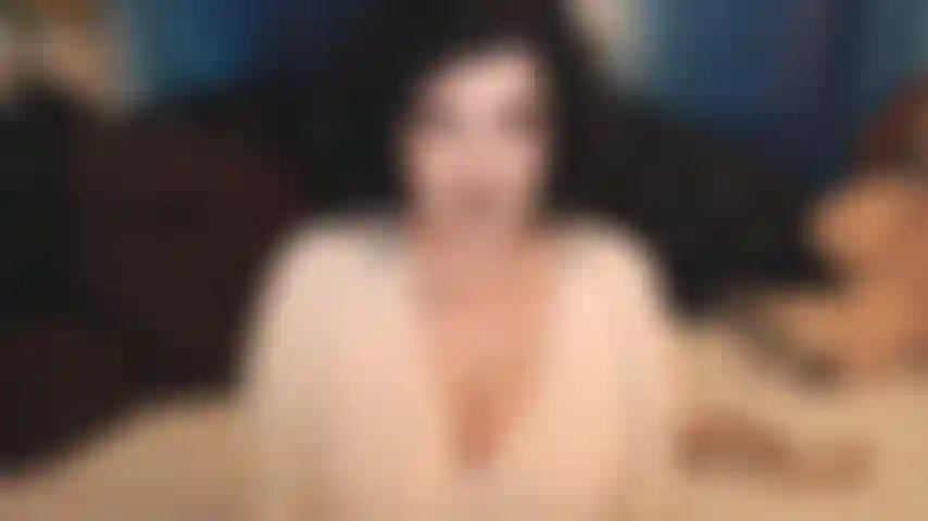 Ich bin so eine natürliche, ungezogene hausfrau! Bist du verheiratet? Hast du einen fetisch für große brüste? Großartig, wir werden eine verdammt gute zeit zusammen haben :) deine frau? Sie wird heute abend ihren dildo ficken :).