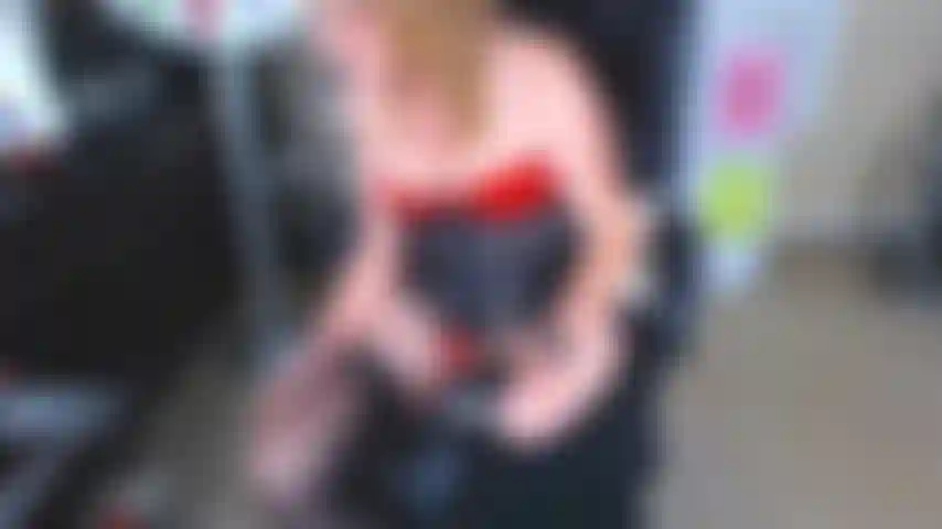 165. Joi mit oberschenkelhohen stiefeln.