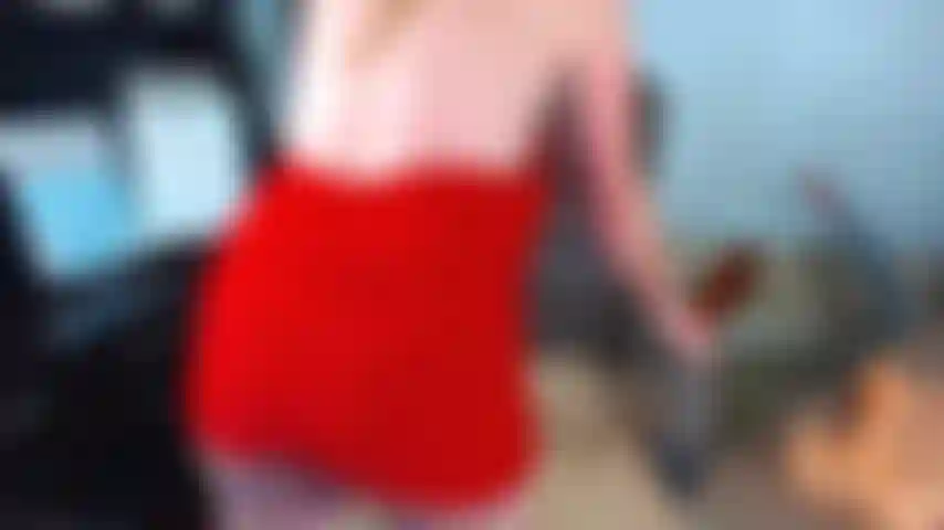 51. Meinen arsch hart mit dem arschhammerpaddel verprügelt, mit sexy höschen an.