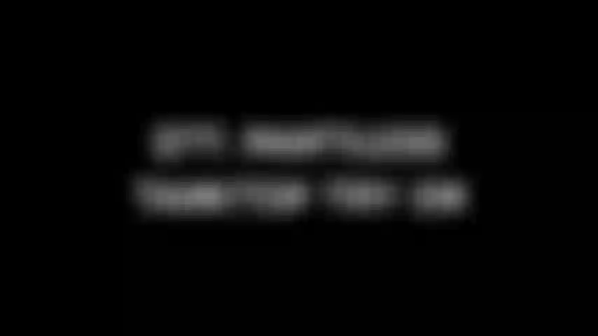 277. Probiere ein tanktop ohne höschen an.