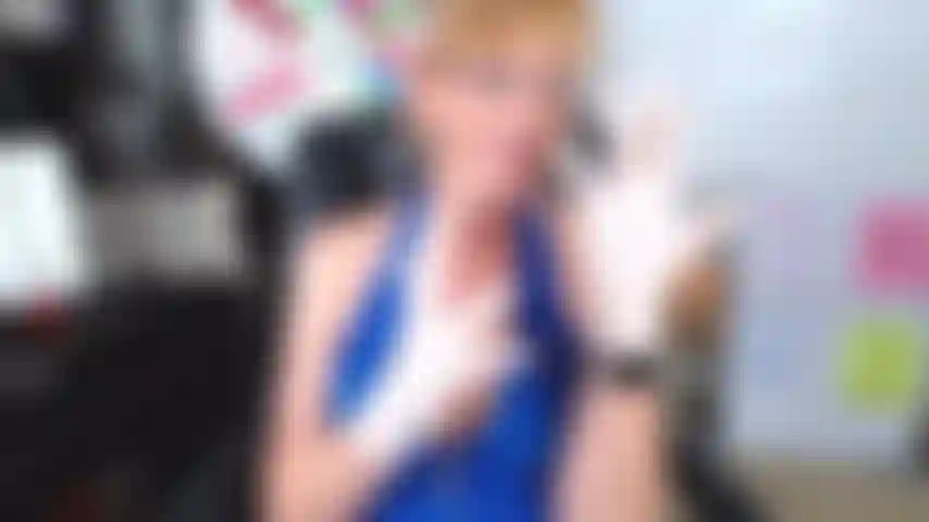 143. Mache dich mit latexhandschuhen zu meiner sklavin.