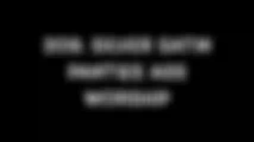 209 Arschanbetung aus silbernem satinhöschen.