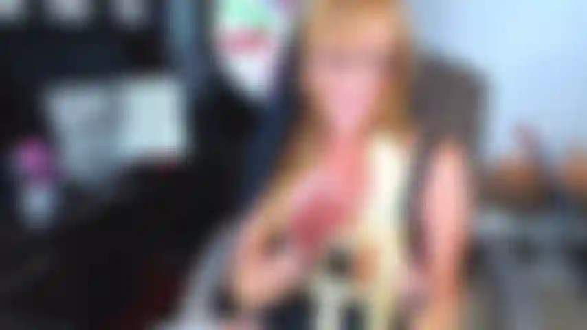 96. Schwester sommer leckt und isst eine banane für dich.