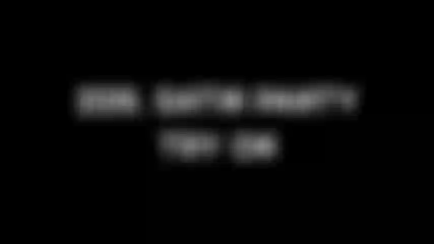 228. Satinhöschen anprobieren.