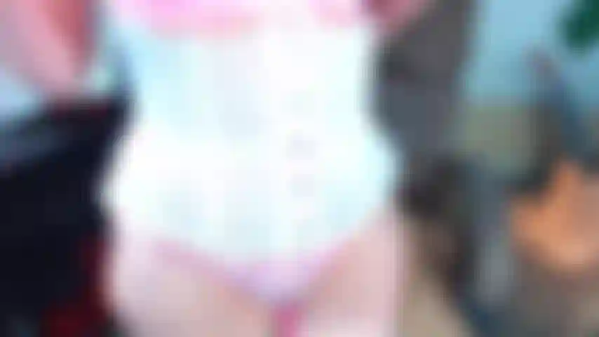 79. Cuck erzählt geschichten, während ich die muschi mit dem dildo ficke.