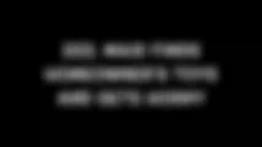 323. Ein dienstmädchen findet die spielzeuge des hausbesitzers und wird geil.