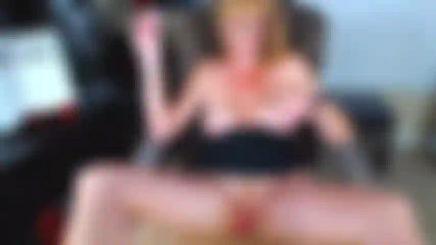 100. Die mit eiskugeln und hitachi spritzt.