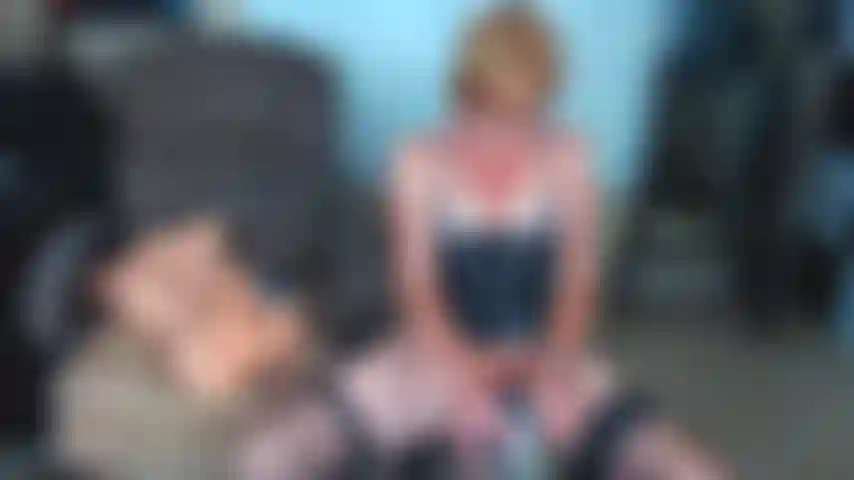 33. Puppe & fickmaschine saugen & ficken mit betteln für gangbang dirty talk.