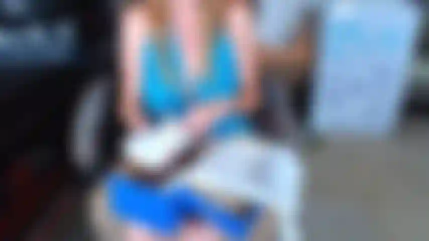 114. Weiße keds und dildofick.