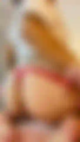 Eine sehr heiße sussy reitet deinen schwanz und spritzt ab.