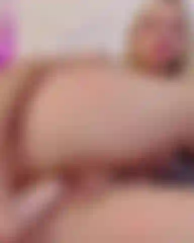 Berühre mich, während ich auf der seite liege.