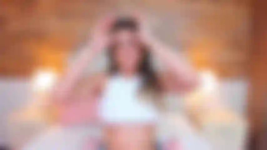 Vollständiges video. Sieh zu, wie ich mit meinen hübschen titten spiele. Dann beginne ich, deinen harten schwanz zu lutschen. Dann ficke und masturbiere ich weiter, meine rosa muschi. Komm und sieh dir meine vollständige show in diesem video an, das ist alles.