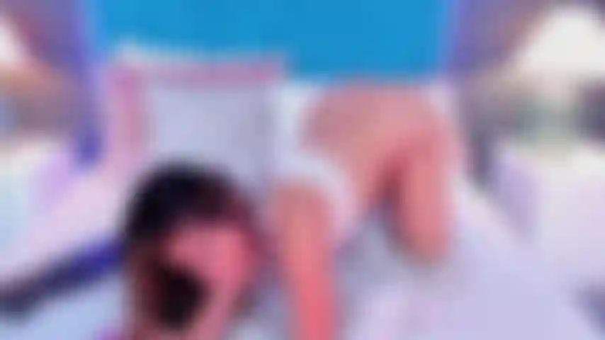 Die deep throat in der hündchenstellung macht, und dann kannst du kommen und mich in dieser stellung hart ficken, das würde mir gefallen.