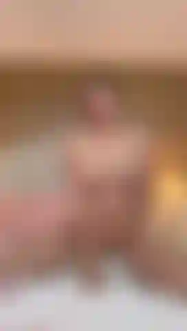 Reite mein spielzeug, als würde ich deinen schwanz reiten, ich bin so geil.