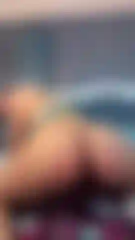 Meine nasse muschi, die auf dir auf und ab hüpft, ist das, wonach dieser schwanz sich sehnt.